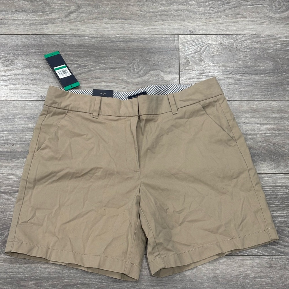 Tommy Hilfiger Women’s Flat Front Chino Light Khaki Shorts Size 12 New With Tags